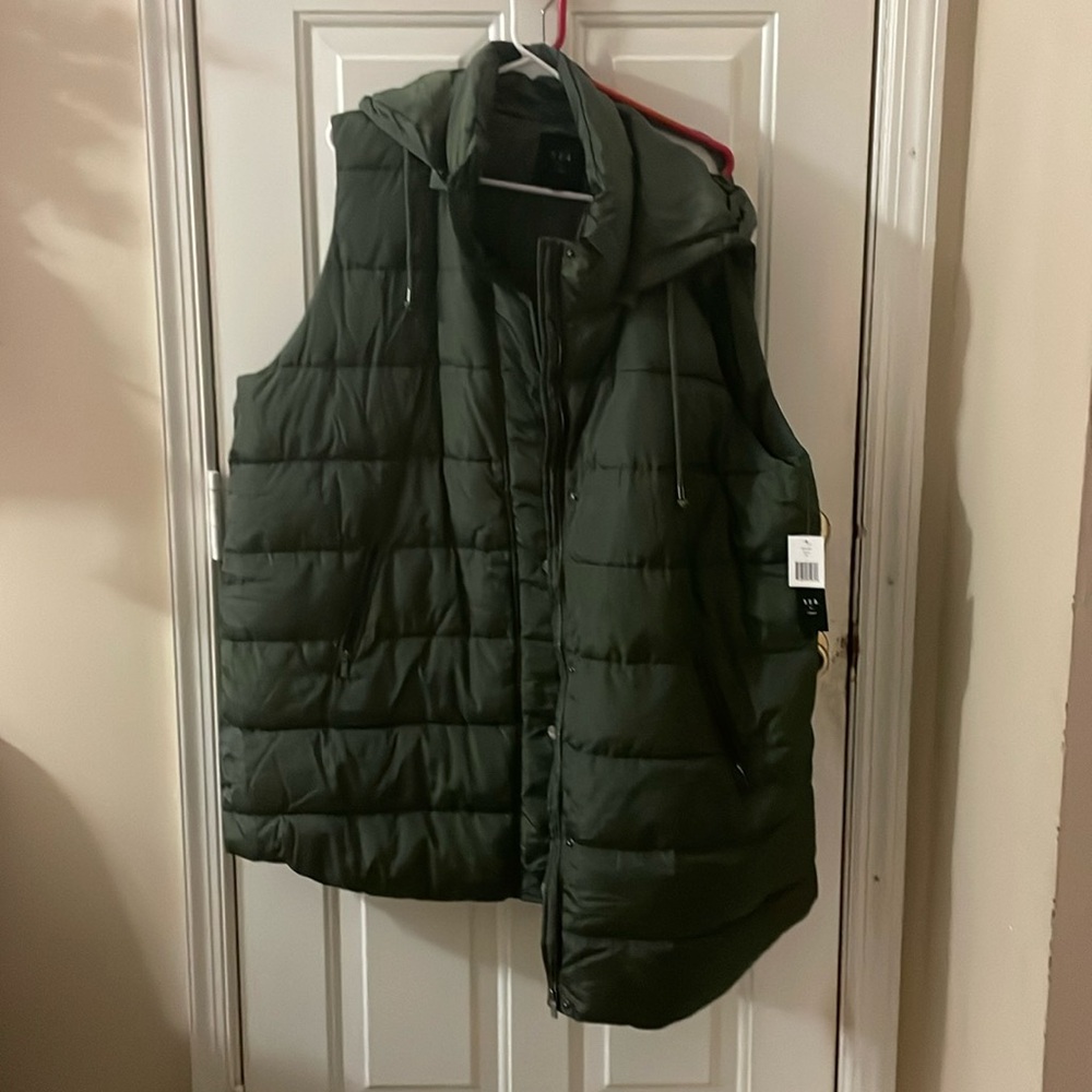 Long puffer vest size 3X. Olive Green NWT